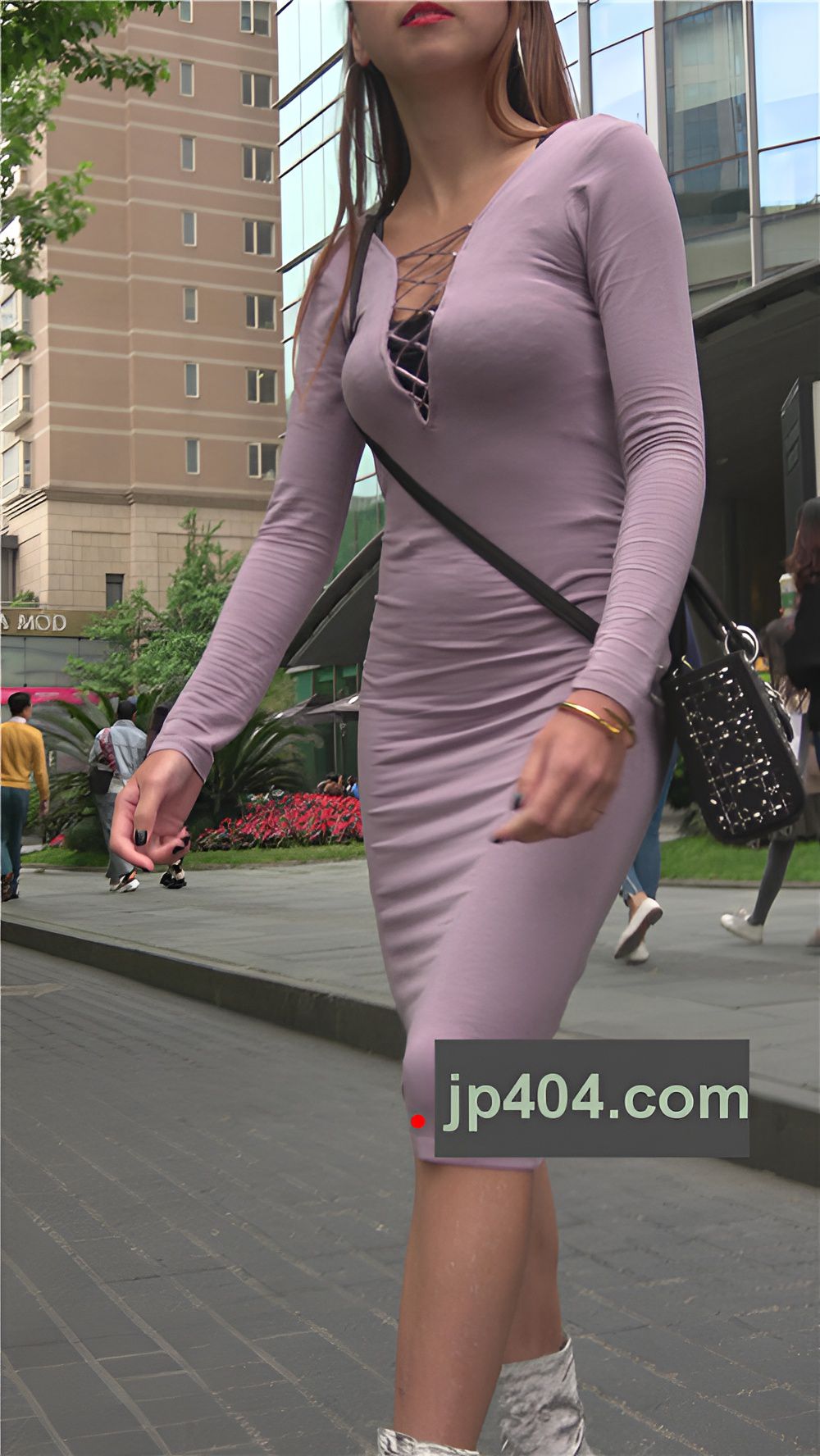 有个国外男友的连体包臀裙妹子[1.8G/MP4]