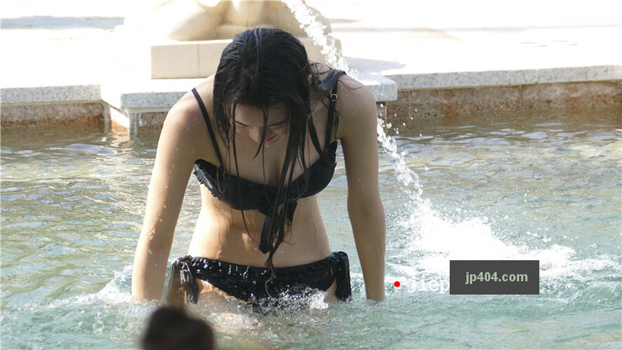 一群漂亮的泳装小姐姐[2.54G/MP4]