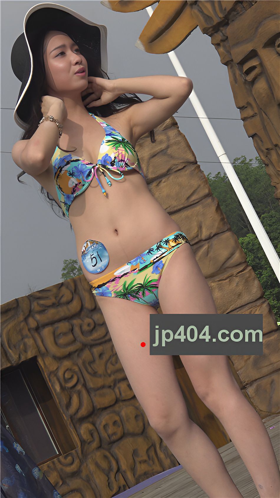 白肤极品高校比基尼美女[1.55G/MP4]