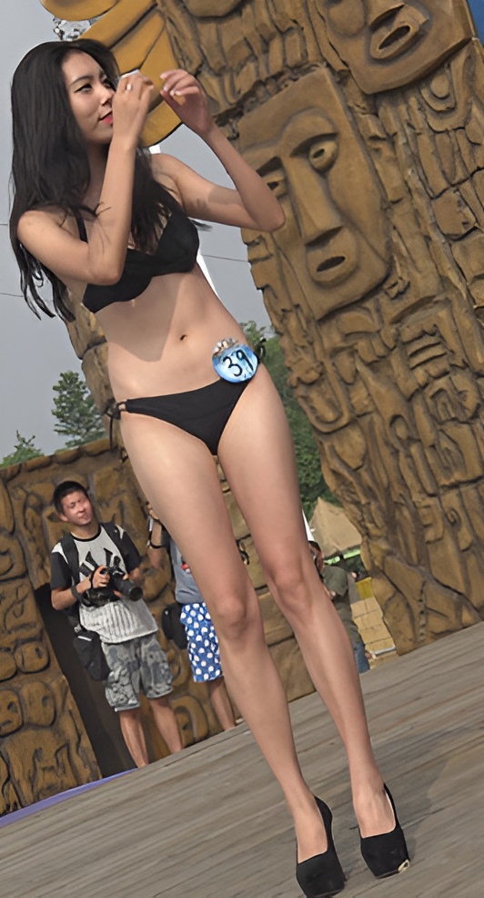 黑色比基尼妹子[1.11G/MP4]