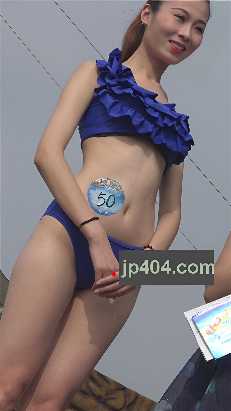 深蓝色比基尼高校美女[1.56G/MP4]