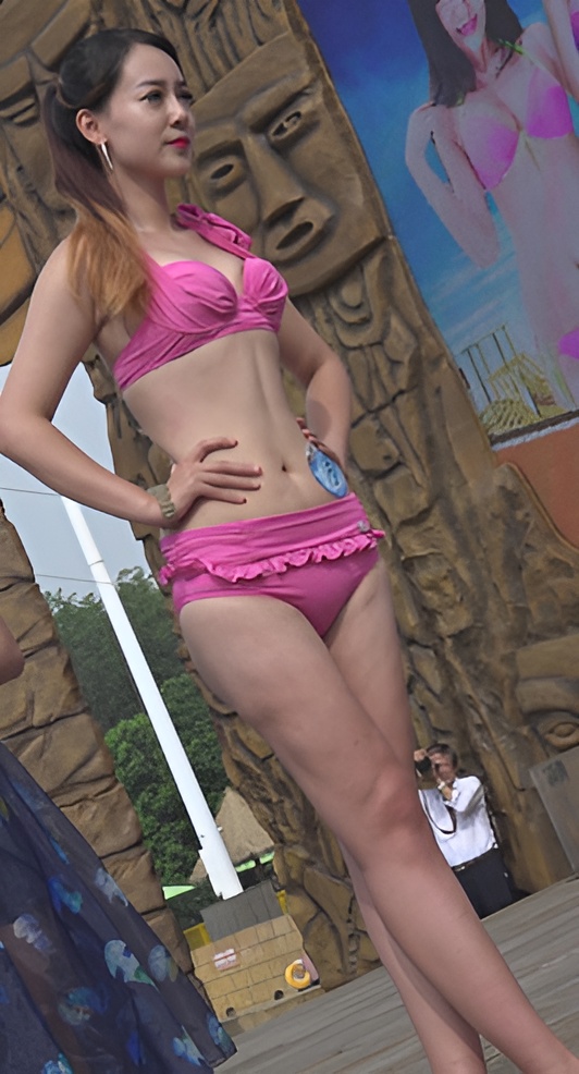 粉色比基美女[1.58G/MP4]