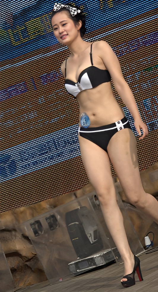 苗条和丰腴两个美女[1.69G/MP4]