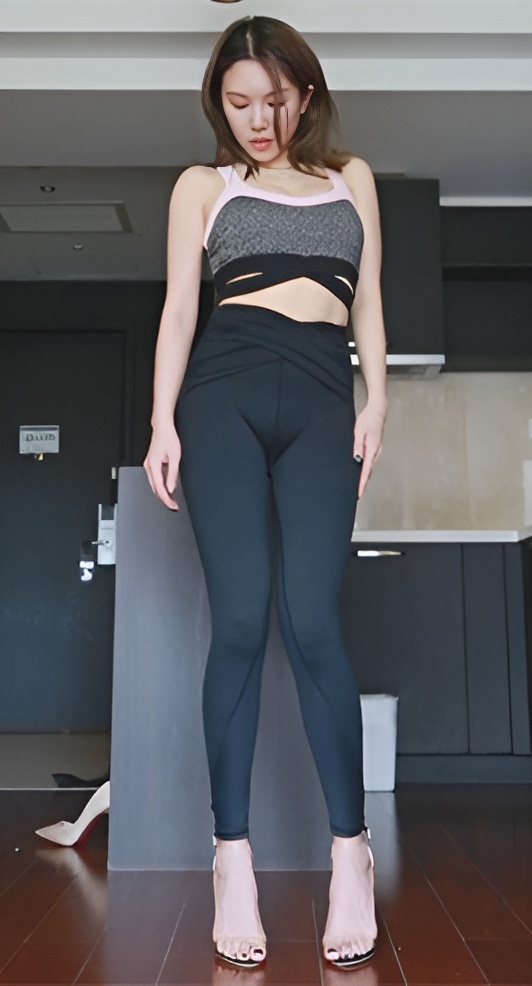 黑裤热舞美女[354M/MP4]