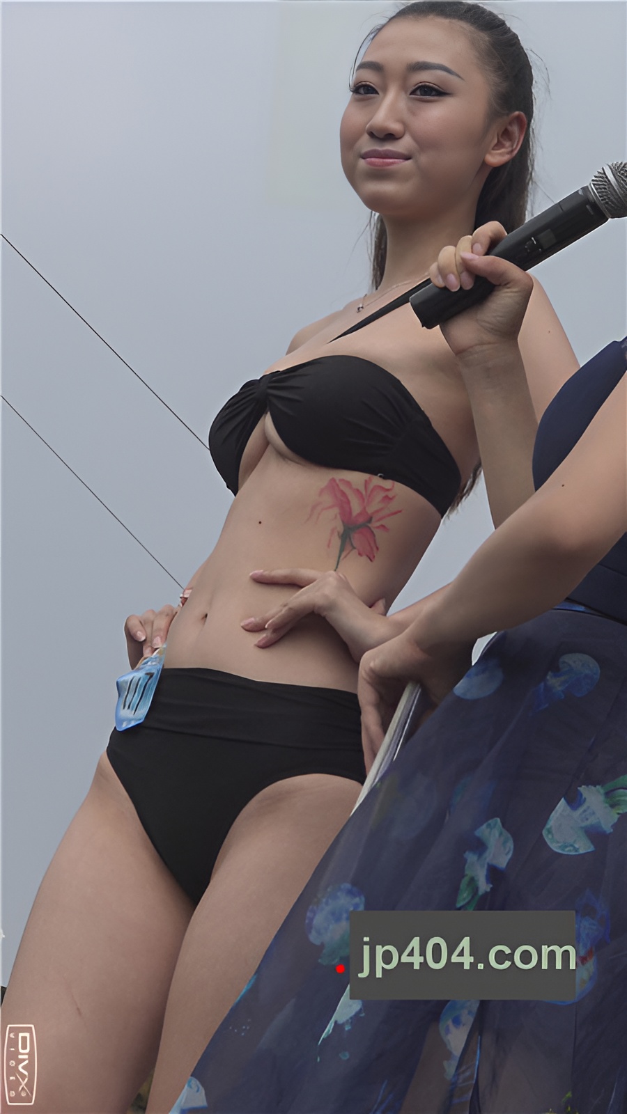 漂亮的黑色比基尼美女[3.1G/MP4]