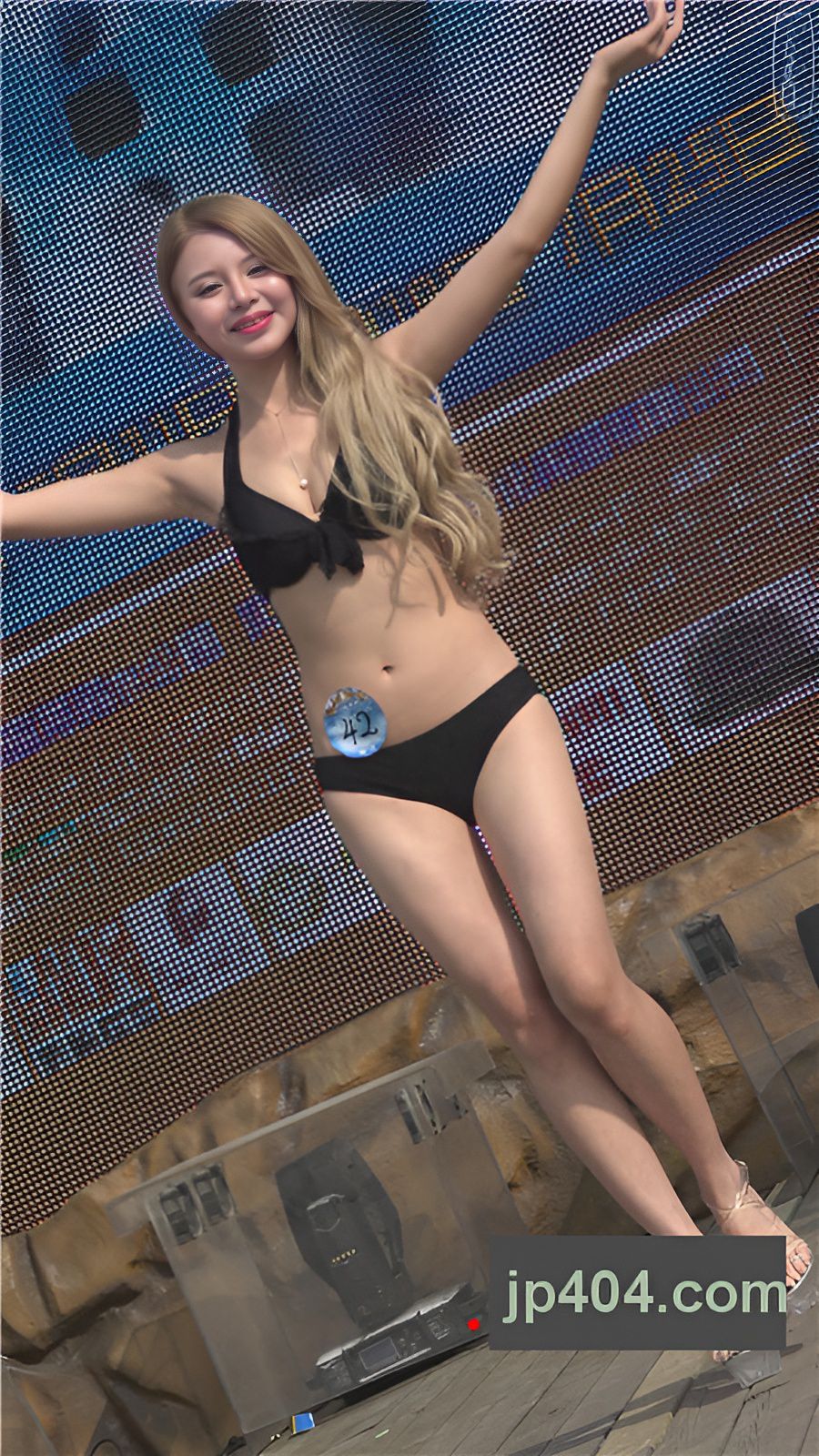 黑色比基尼长发美女[1.47G/MP4]