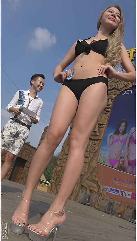 黑色比基尼长发美女[1.47G/MP4]