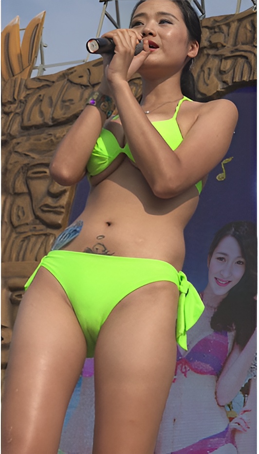 绿色纹身泳装比基尼美女[2.04G/MP4]
