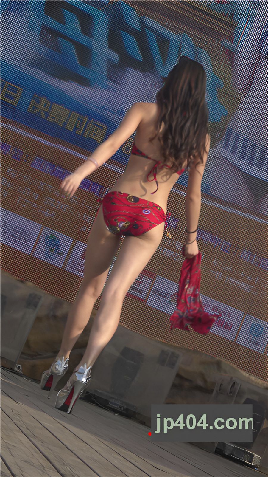 红色泳装比基尼美女[539MM/MP4]