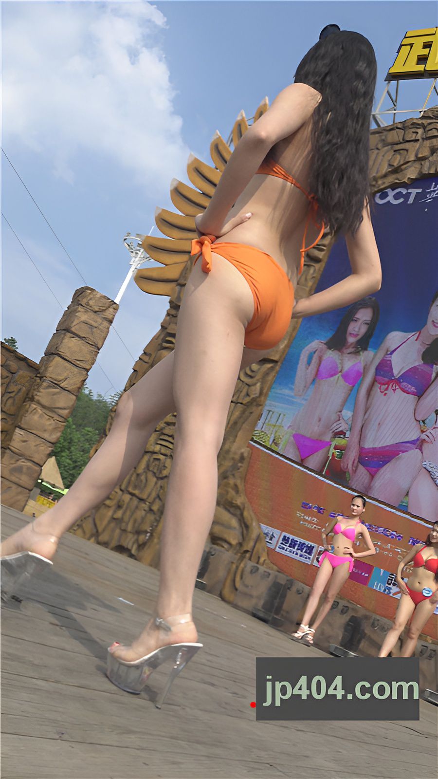 高校比基尼秀美女如云[1.88G/MP4]