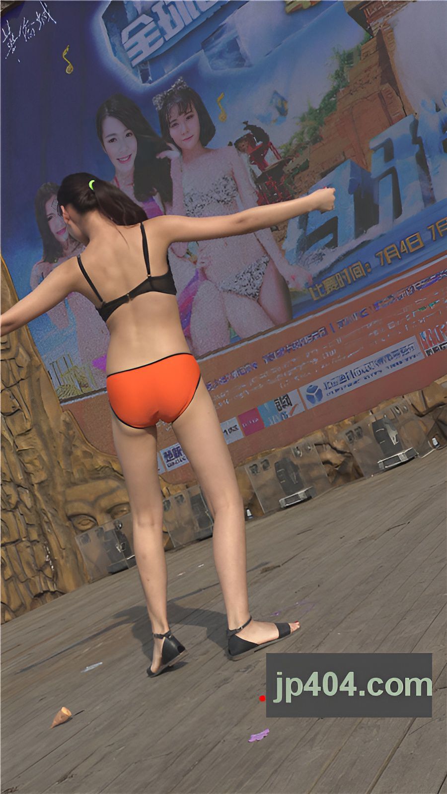 高校比基尼秀漂亮的妹子[543M/MP4]