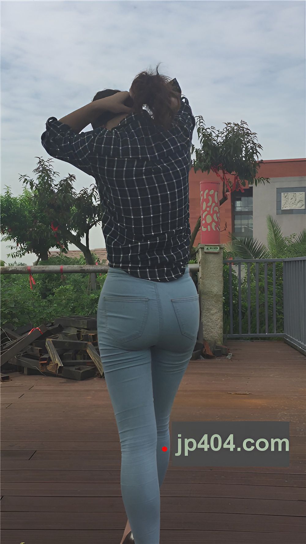 模拍牛仔紧身裤妹子2[1.5G/MP4]