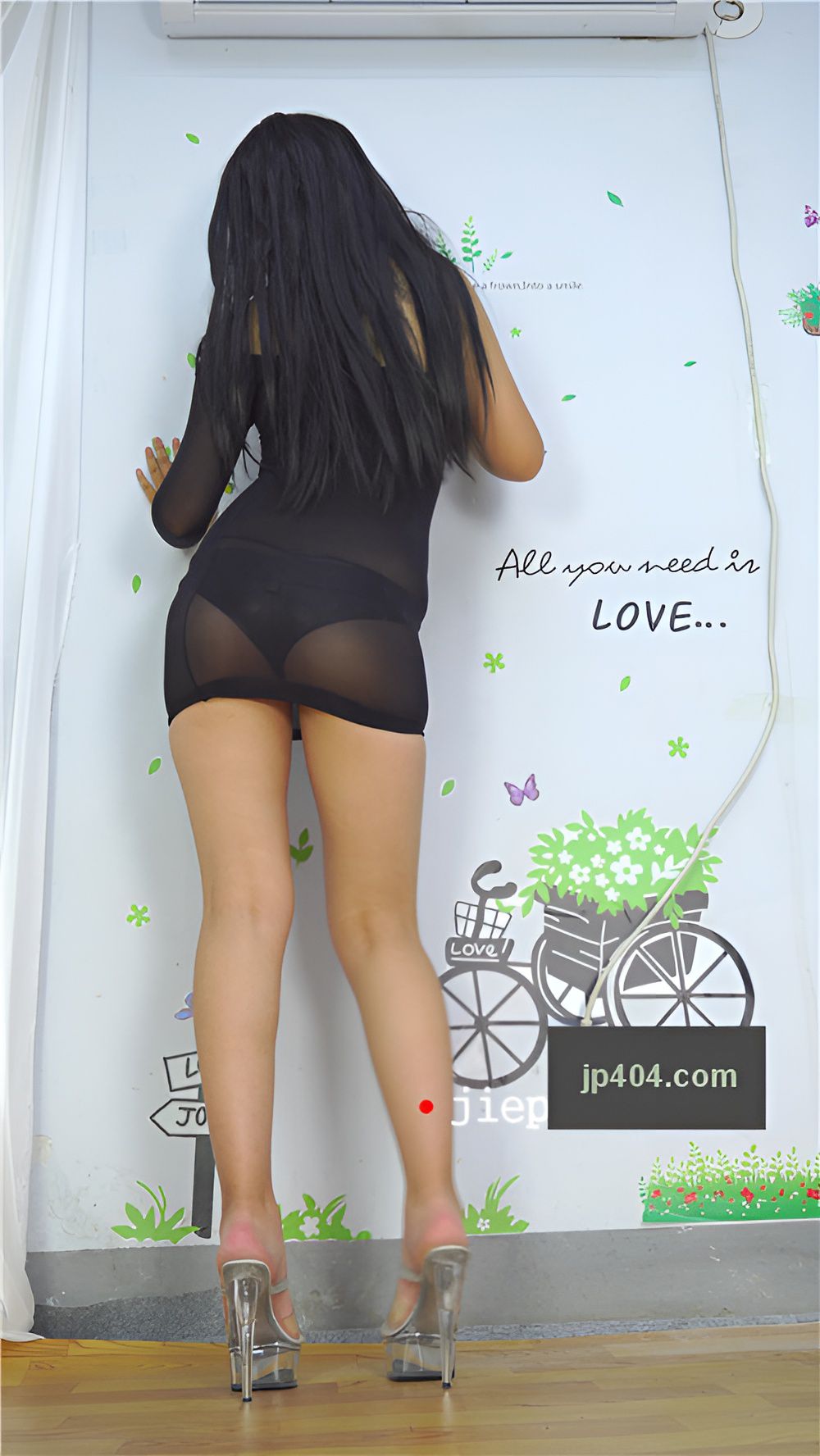 黑色薄纱裙美女[1.82G/MP4]