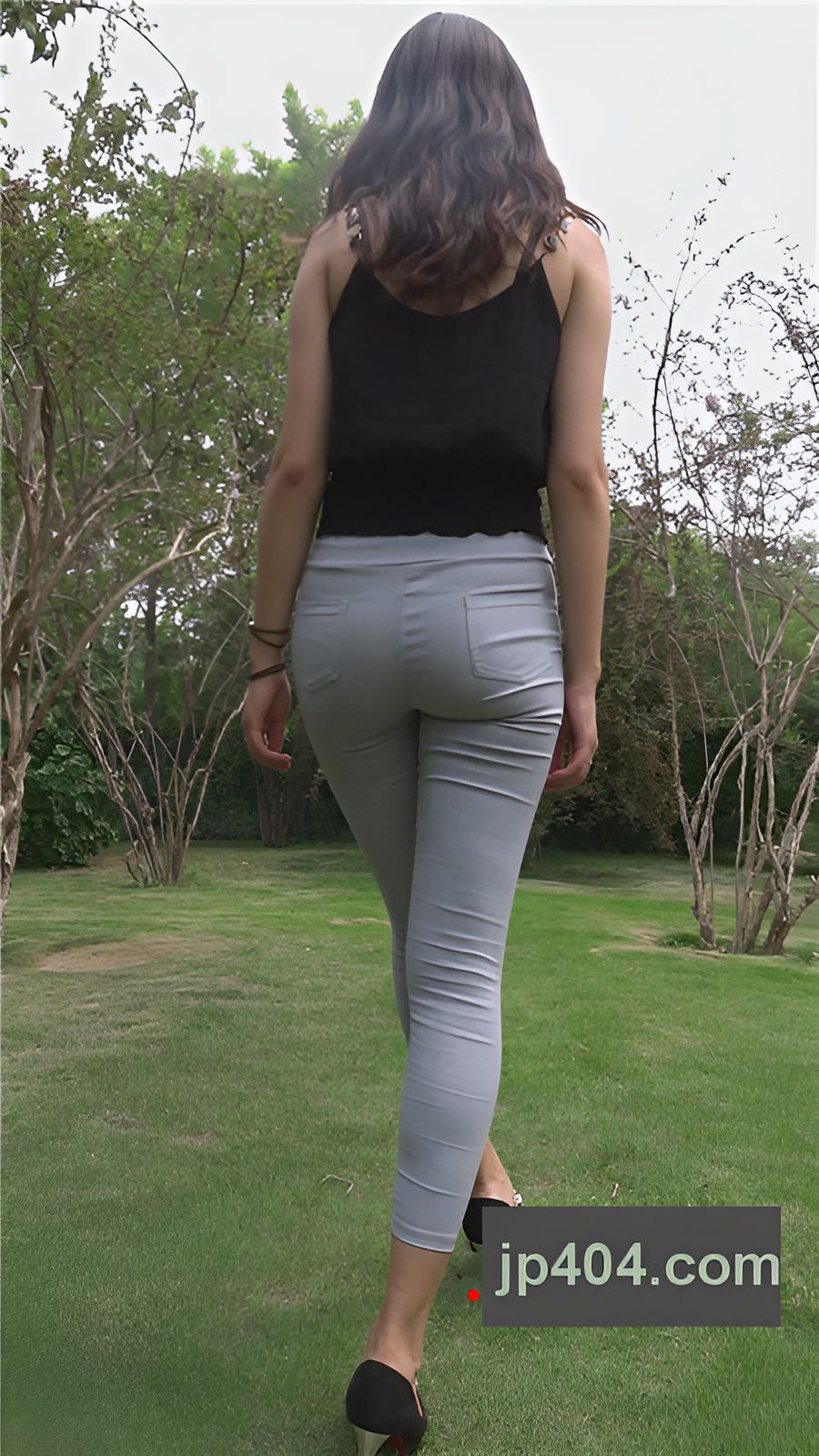 模拍灰裤紧身裤美女[1.6G/MP4]