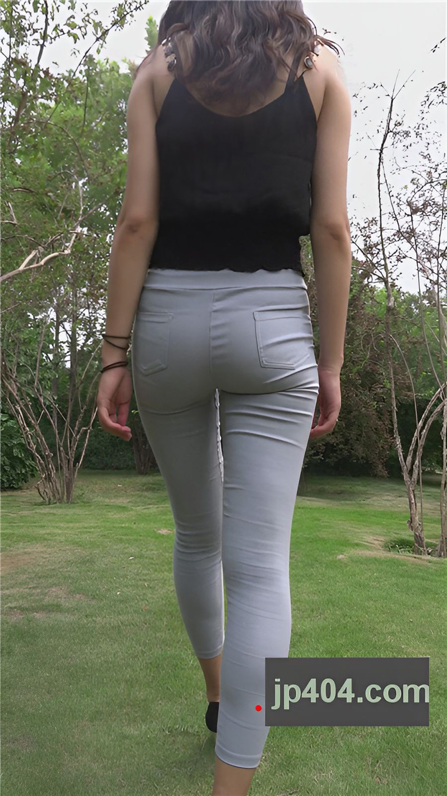 模拍灰裤紧身裤美女[1.6G/MP4]