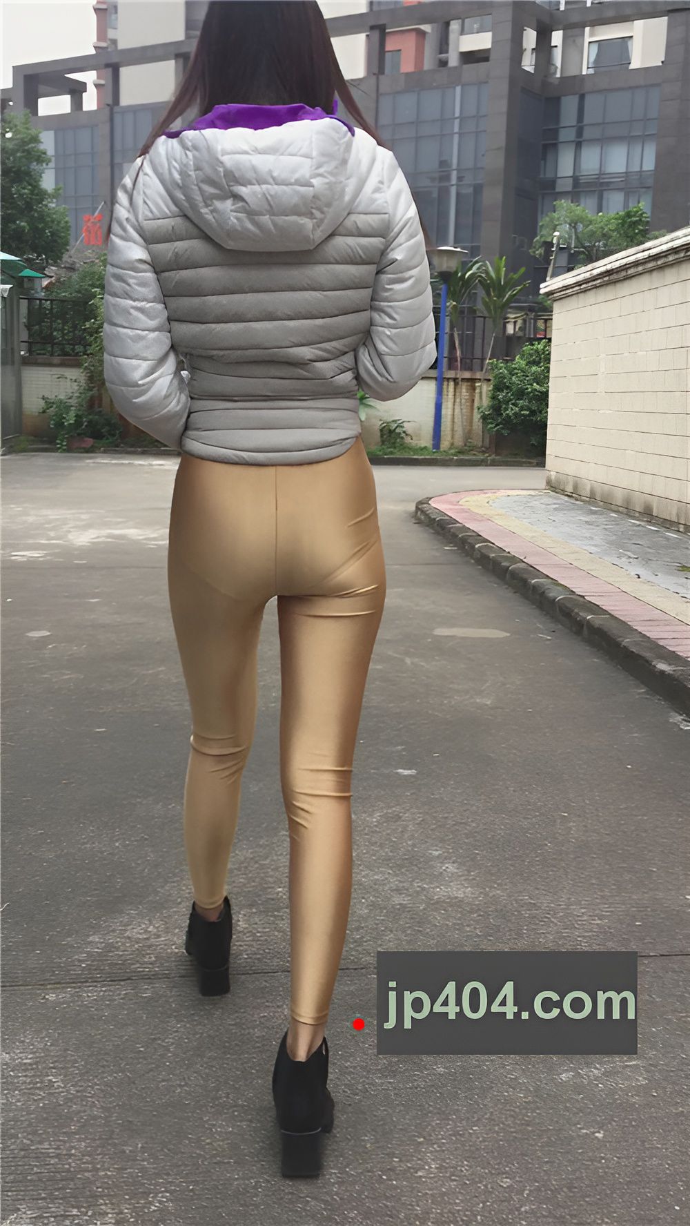 紧身裤妹子[1.31G/MP4]