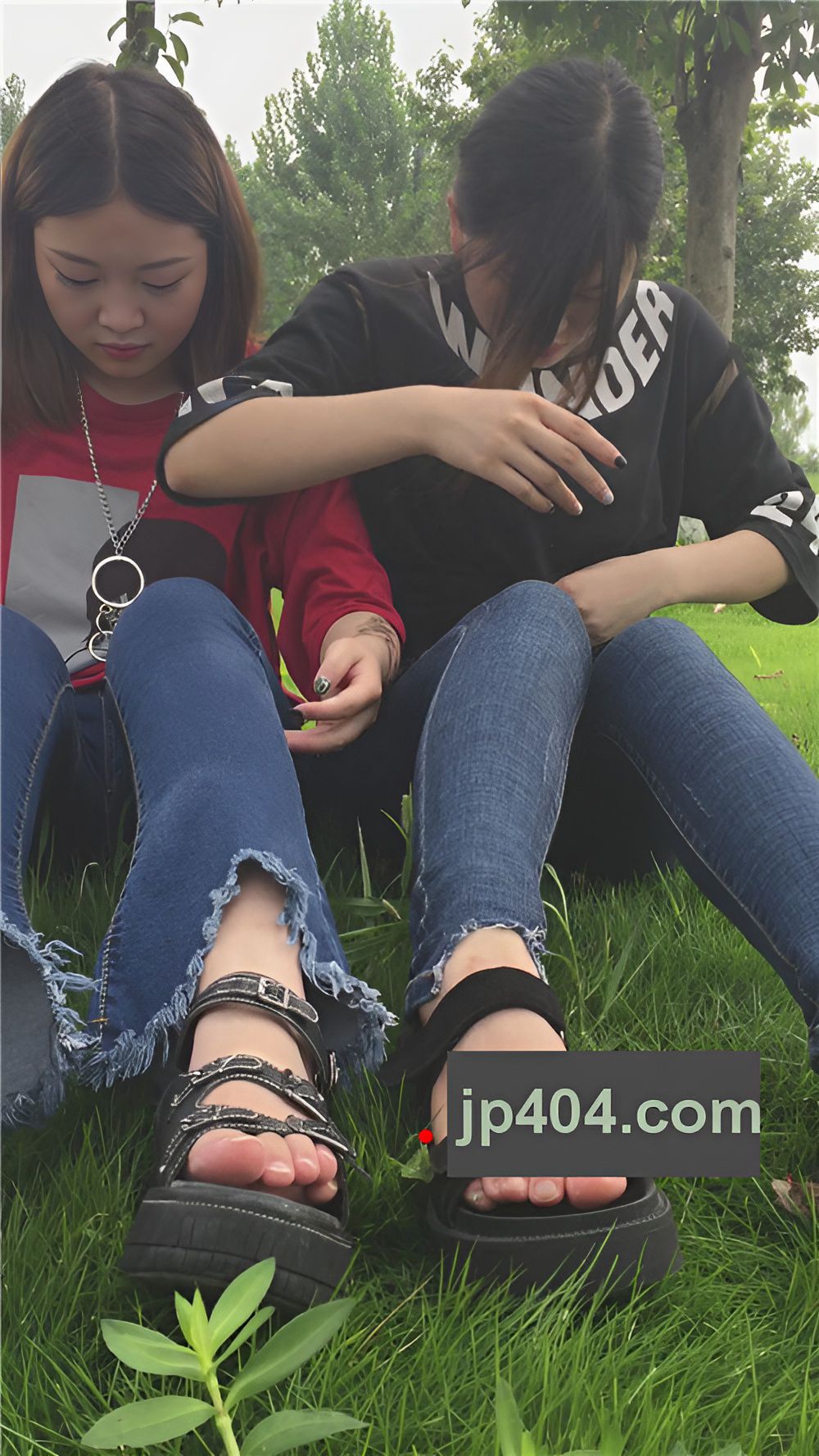 两个紧牛小妹[2.39G/MP4]