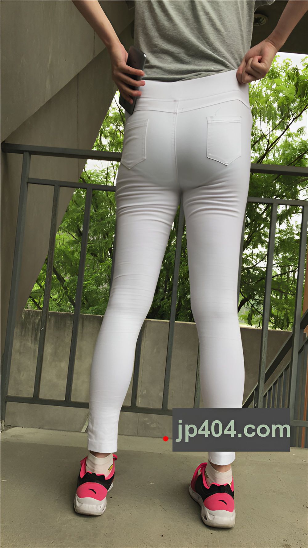 紧身白裤女孩[4.12/MP4]