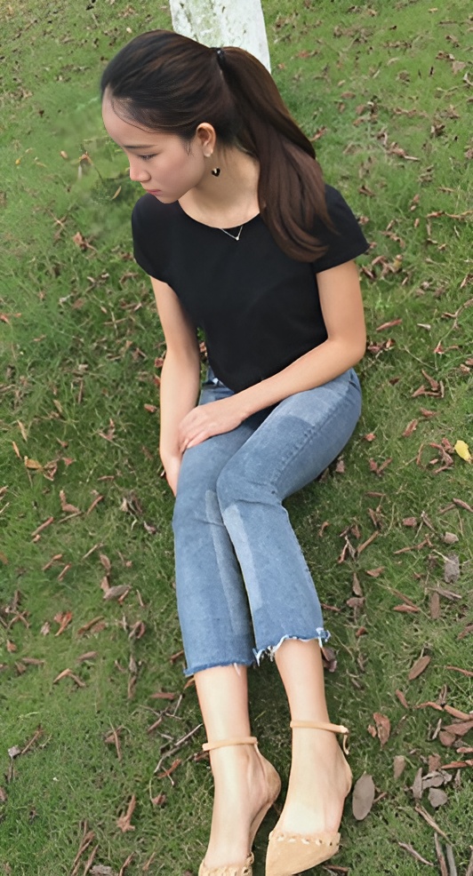 草地上的牛仔裤小姐姐[742M/MP4]