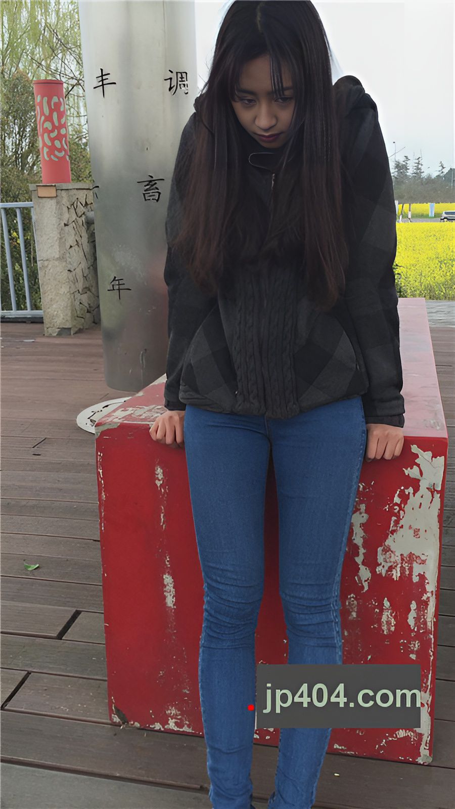 漂亮牛仔裤小姐姐[498M/MP4]