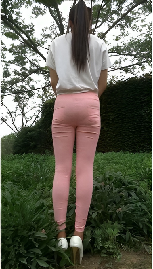 模拍粉裤紧身美眉[982M/MP4]