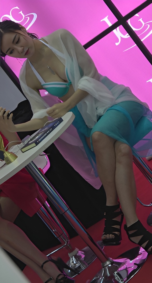 非常漂亮的模特美女[975M/MP4]