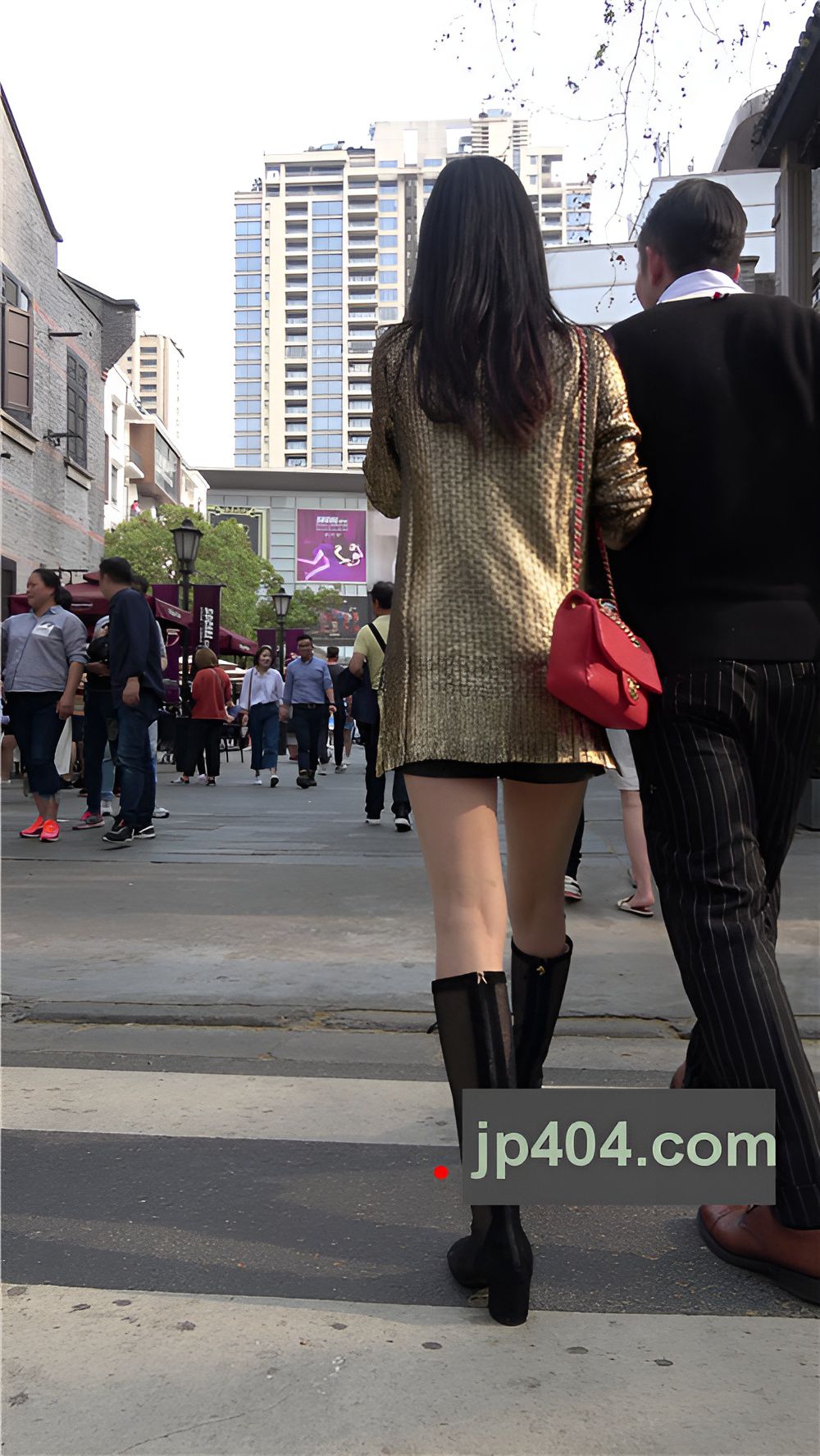 戴着墨镜的美女[1.62G/MP4]