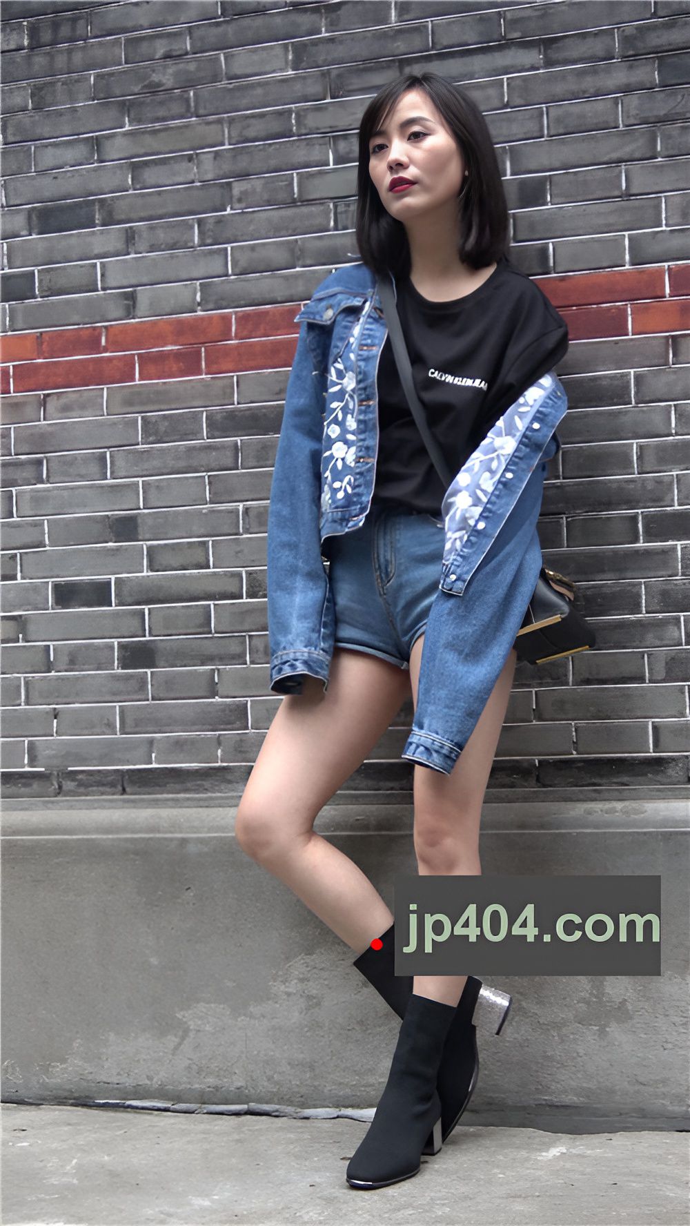 热裤短发美妇[2.21G/MP4]