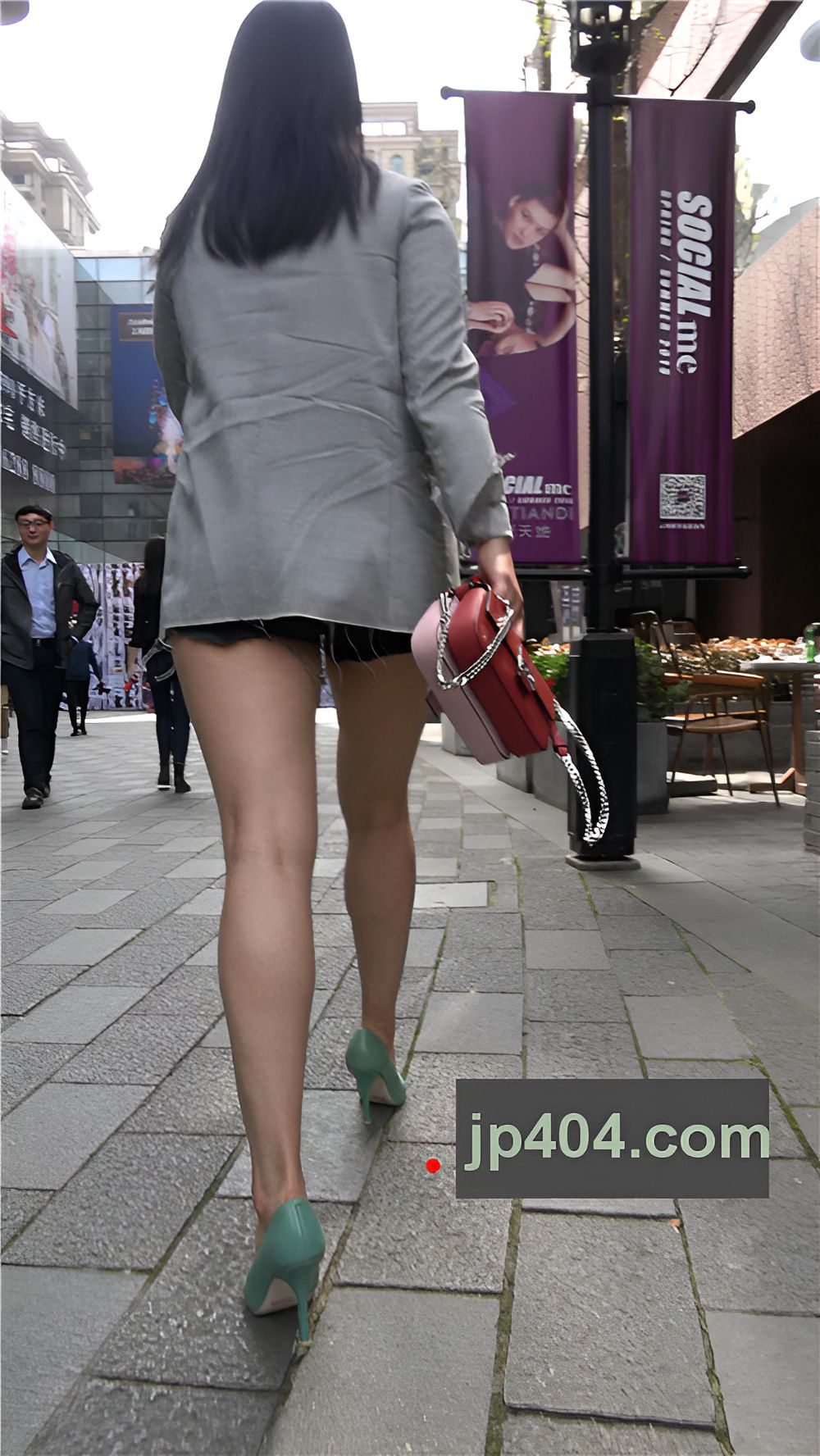 漂亮的丰腴小姐姐[1.22G/MP4]