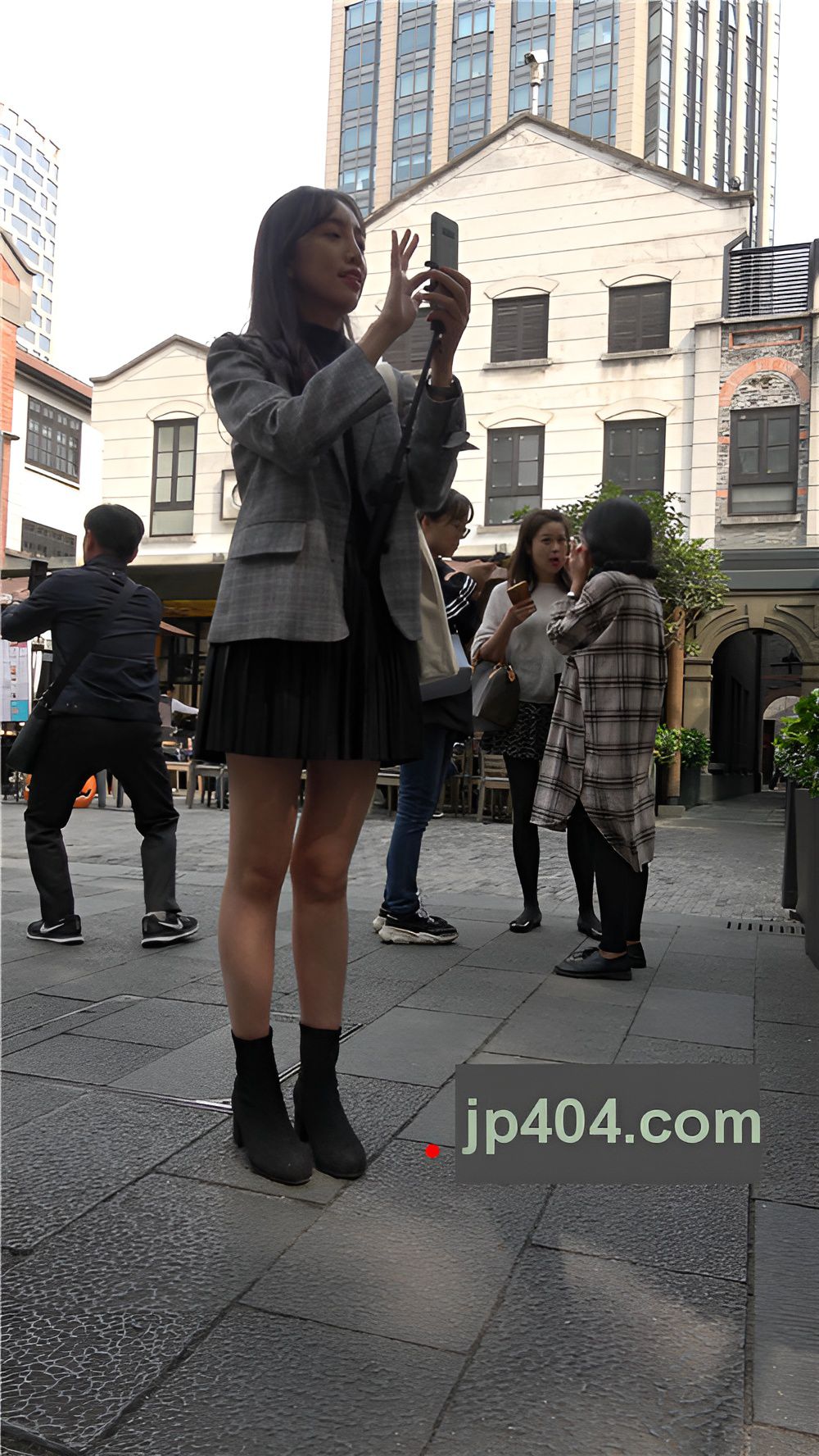 黑色百褶裙美女[2.77G/MP4]