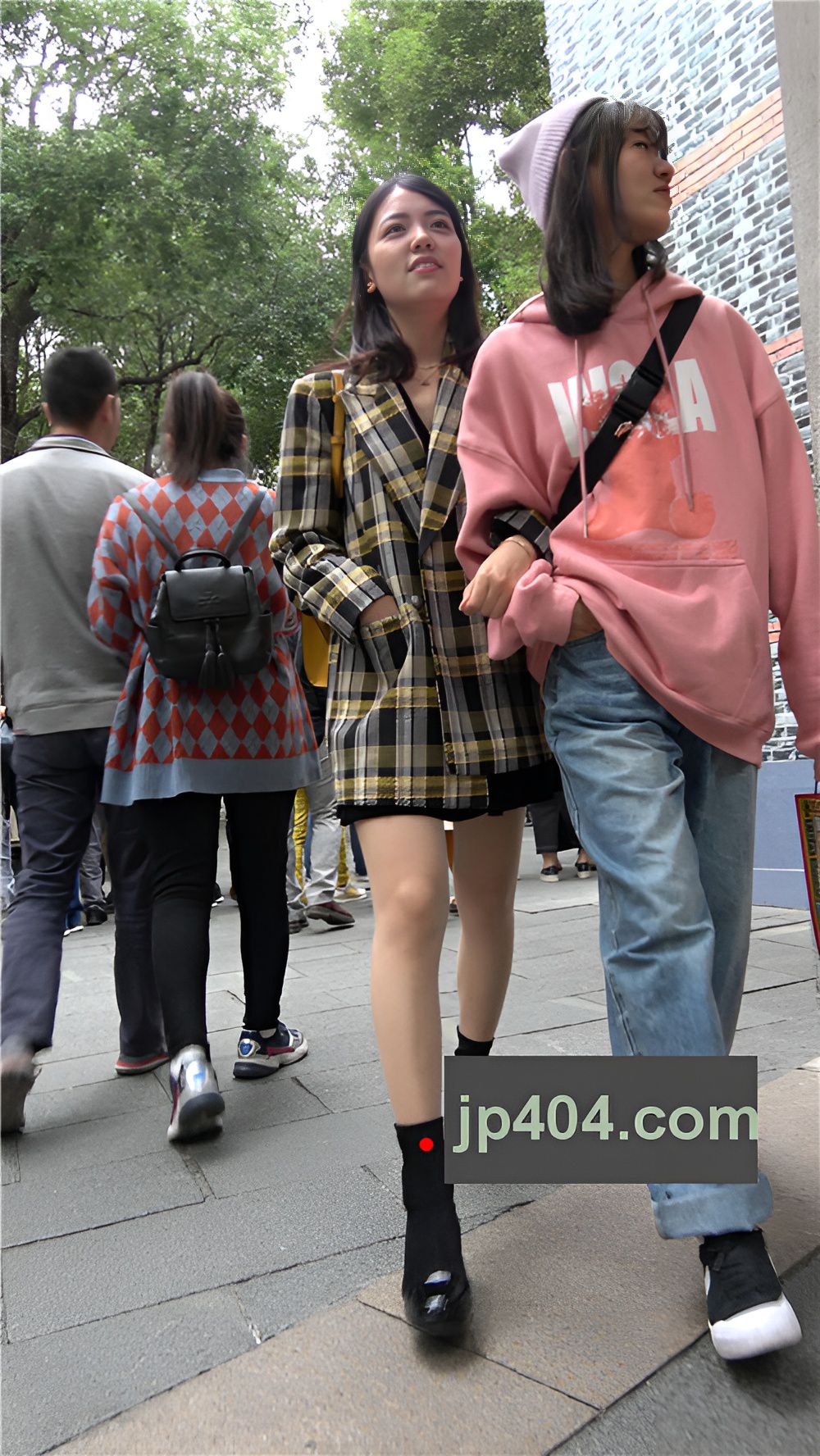 拍照的漂亮小姐姐[1.93G/MP4]