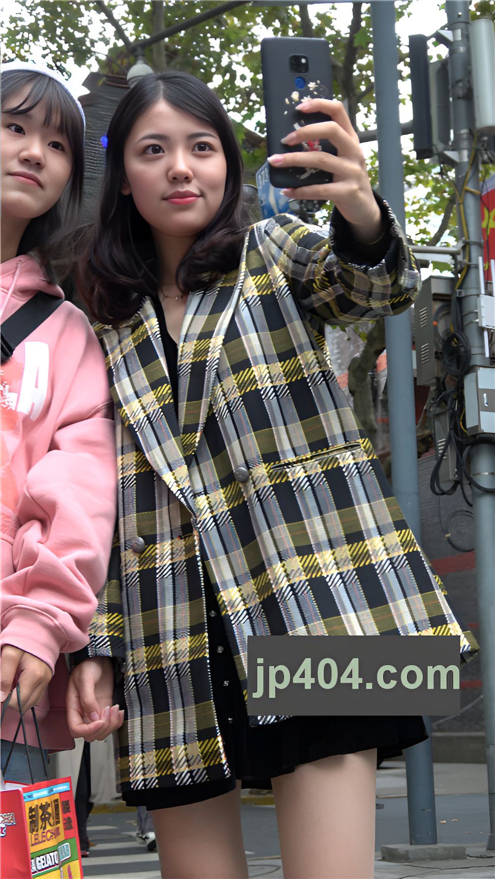 拍照的漂亮小姐姐[1.93G/MP4]