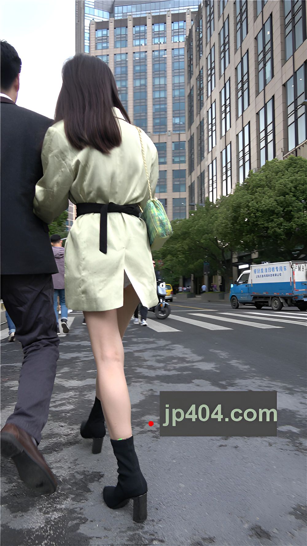 黑色短袖小姐姐[894M/MP4]