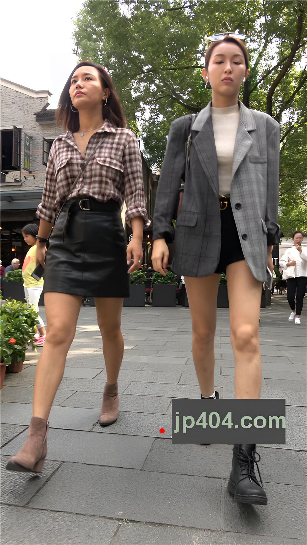 漂亮的长腿小姐姐[1.37G/MP4]