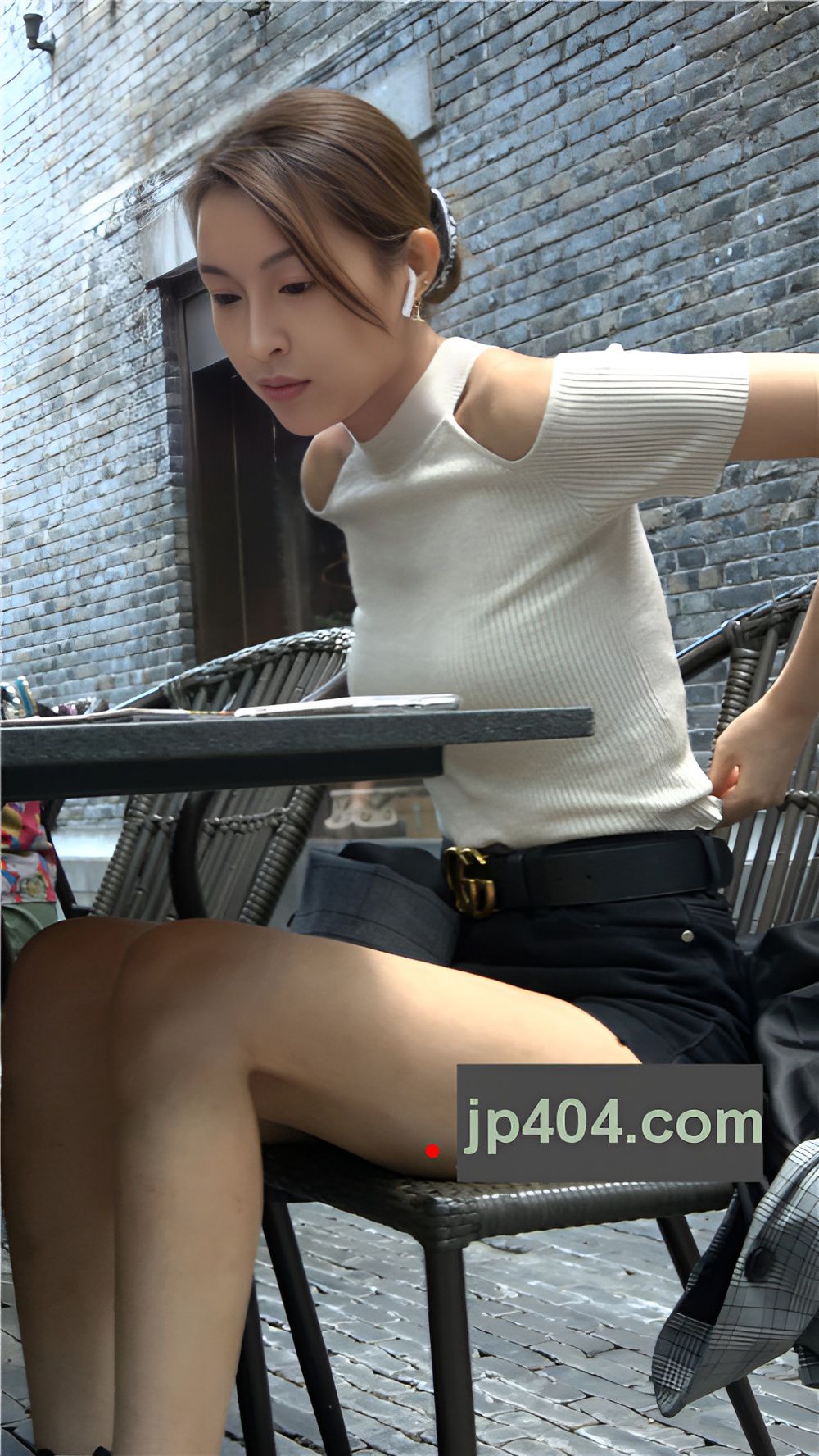 漂亮的长腿小姐姐[1.37G/MP4]