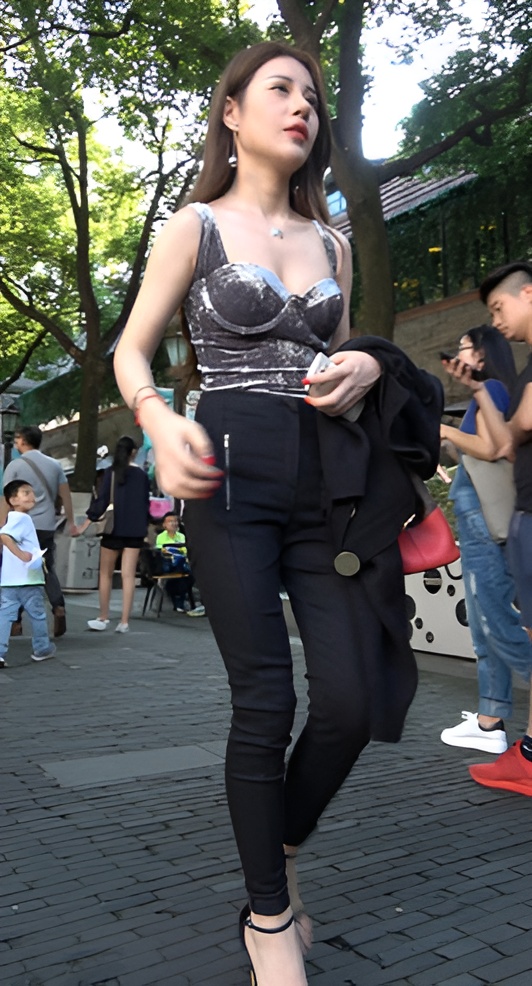 漂亮的极品黑裤气质小姐姐[1.51G/MP4]