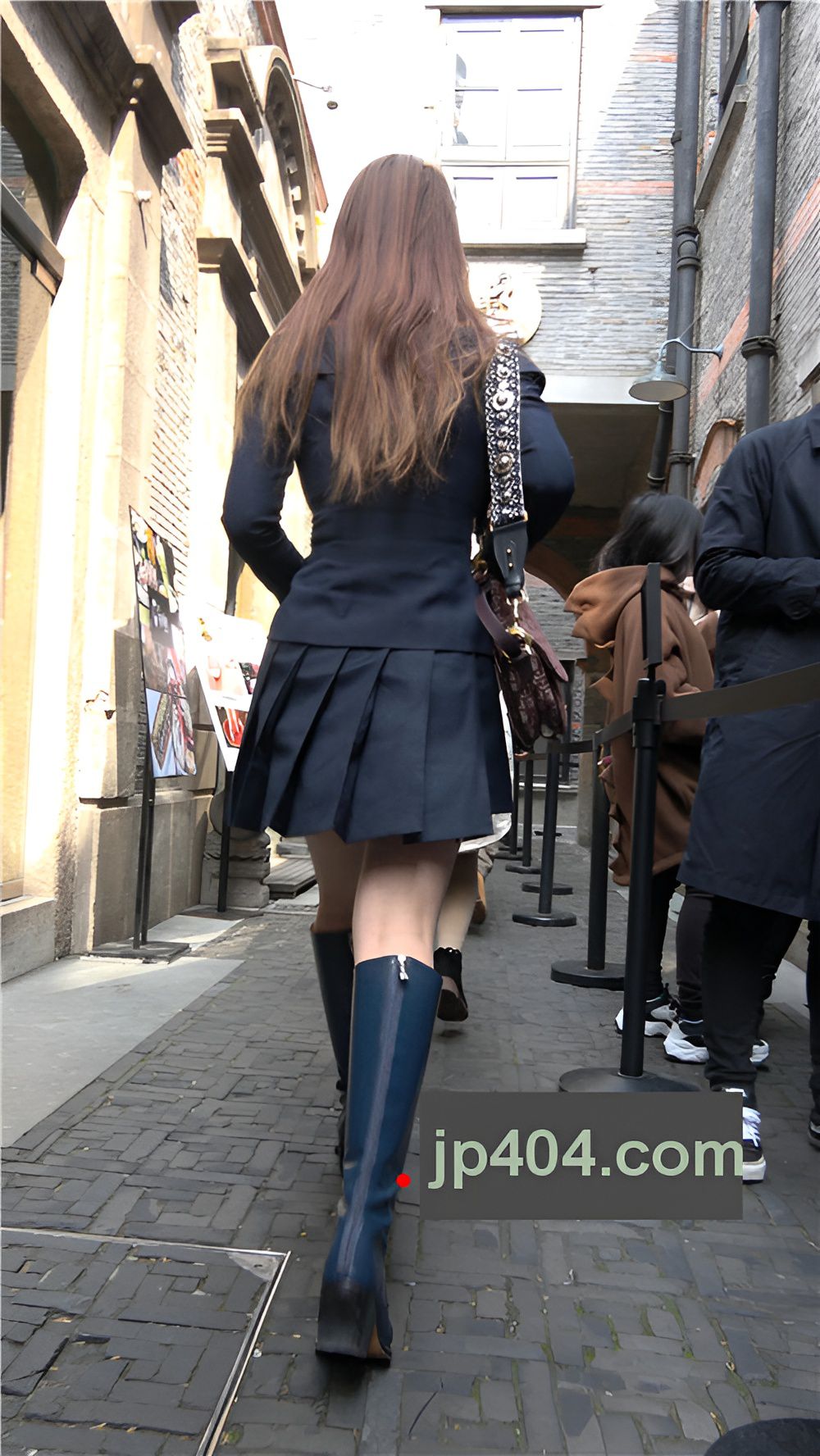 高靴短裙小姐姐[1.29G/MP4]