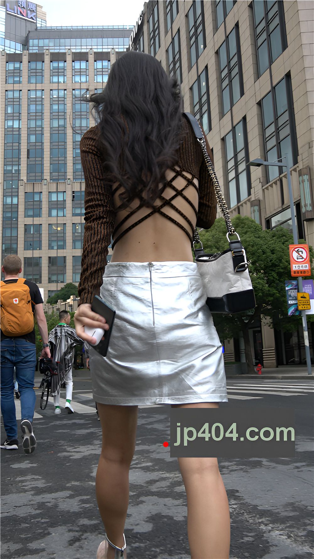 银裙长发小姐姐[738M/MP4]