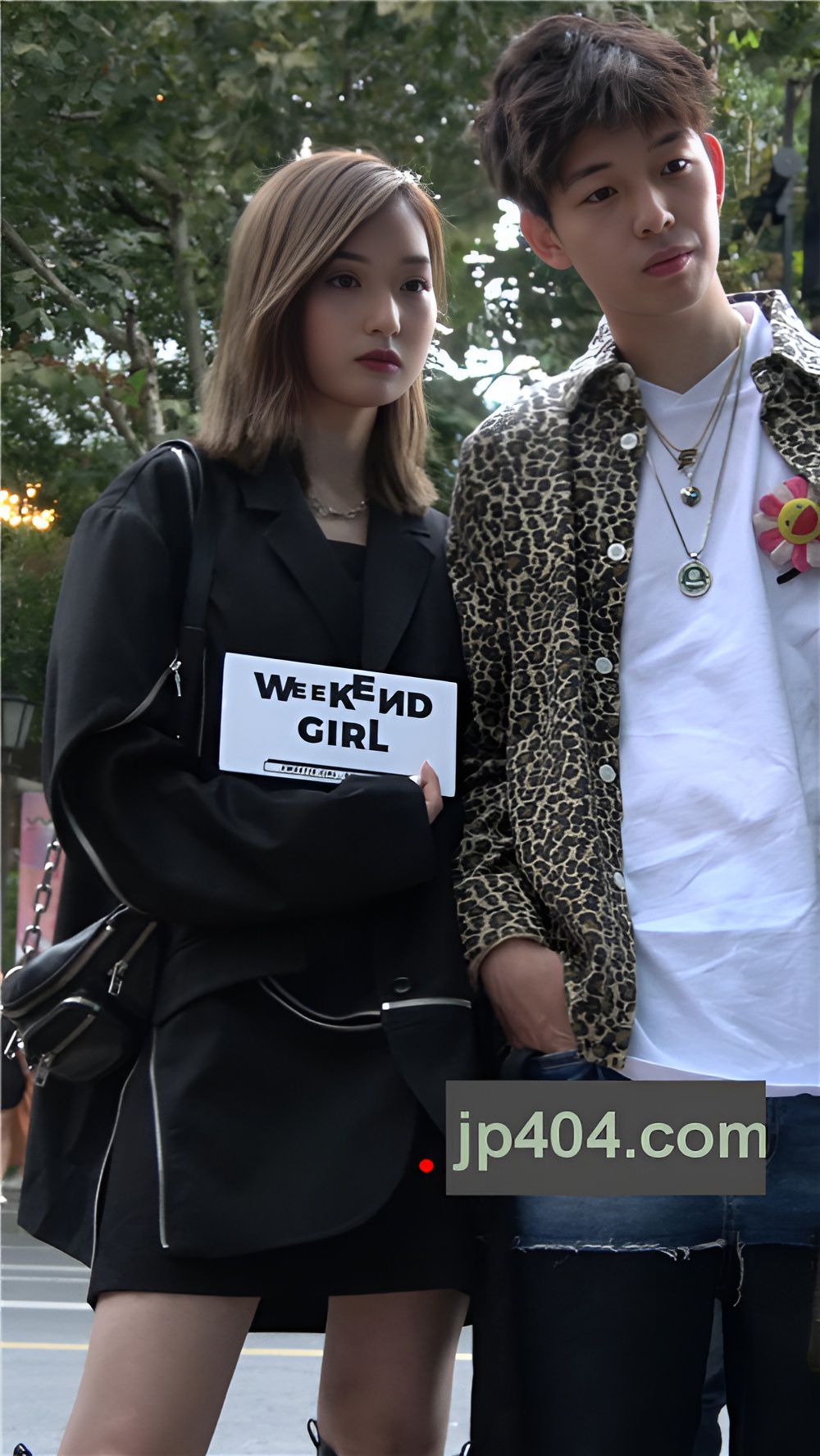 漂亮的黑色高靴气质美女[1.33G/MP4]