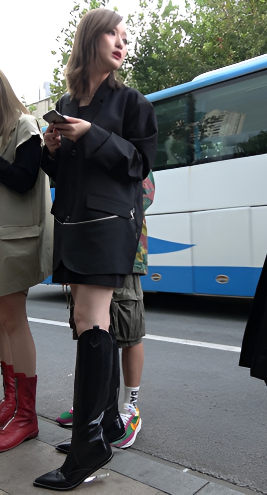 漂亮的黑色高靴气质美女[1.33G/MP4]