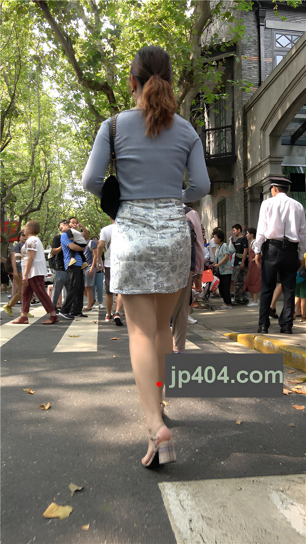 高腰花裙妹子[2.09G/MP4]