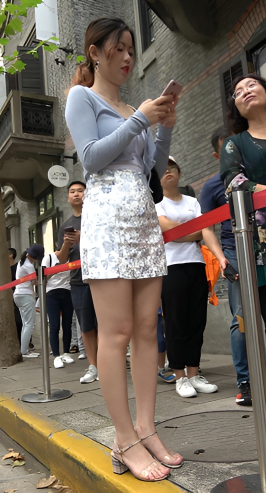 高腰花裙妹子[2.09G/MP4]