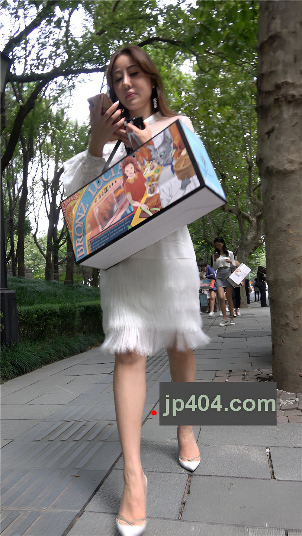 一直玩手机的小姐姐[896M/MP4]