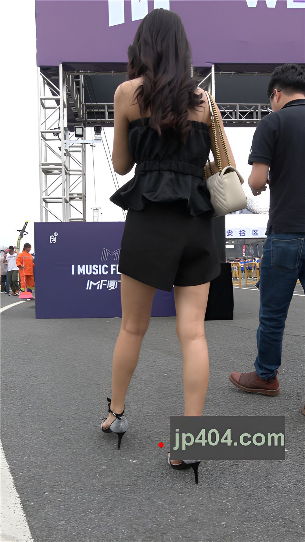 漂亮黑色连体衣小姐姐[1.97G/MP4]