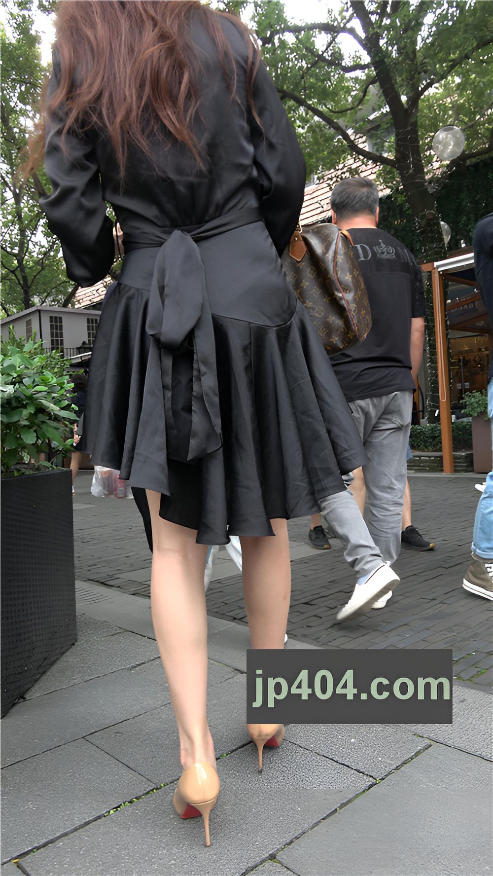 黑裙美妇[1.71G/MP4]