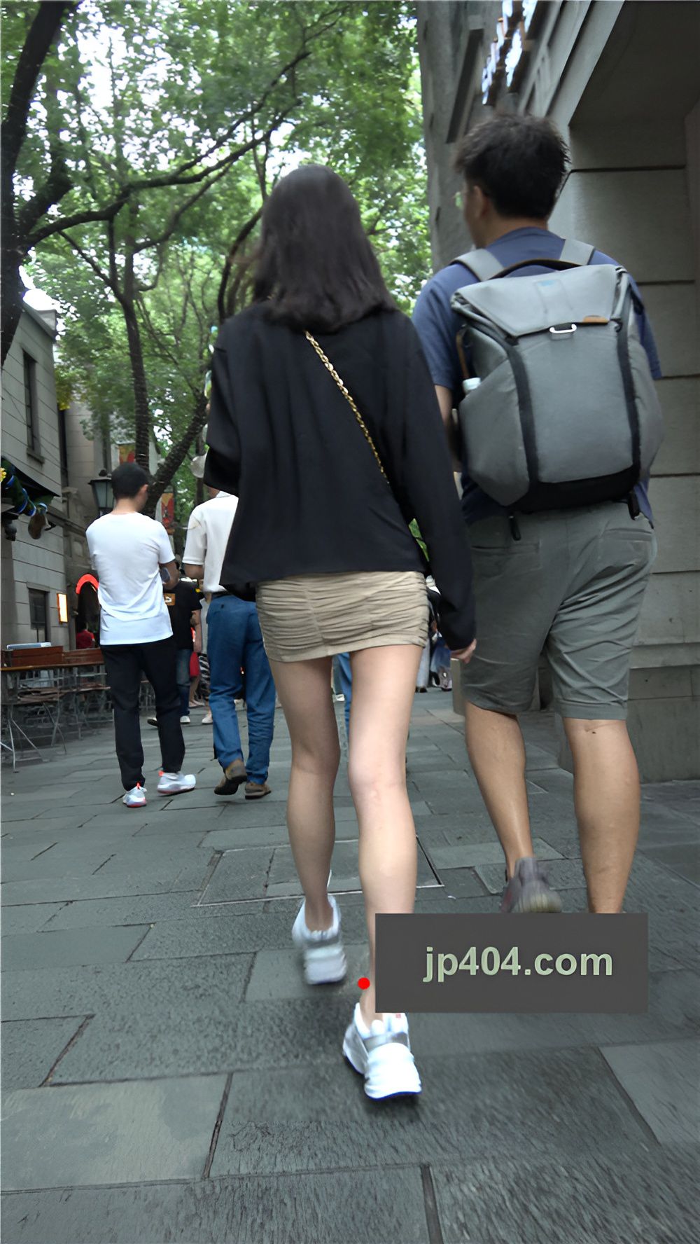 喝奶茶的包臀裙美女[1.39G/MP4]