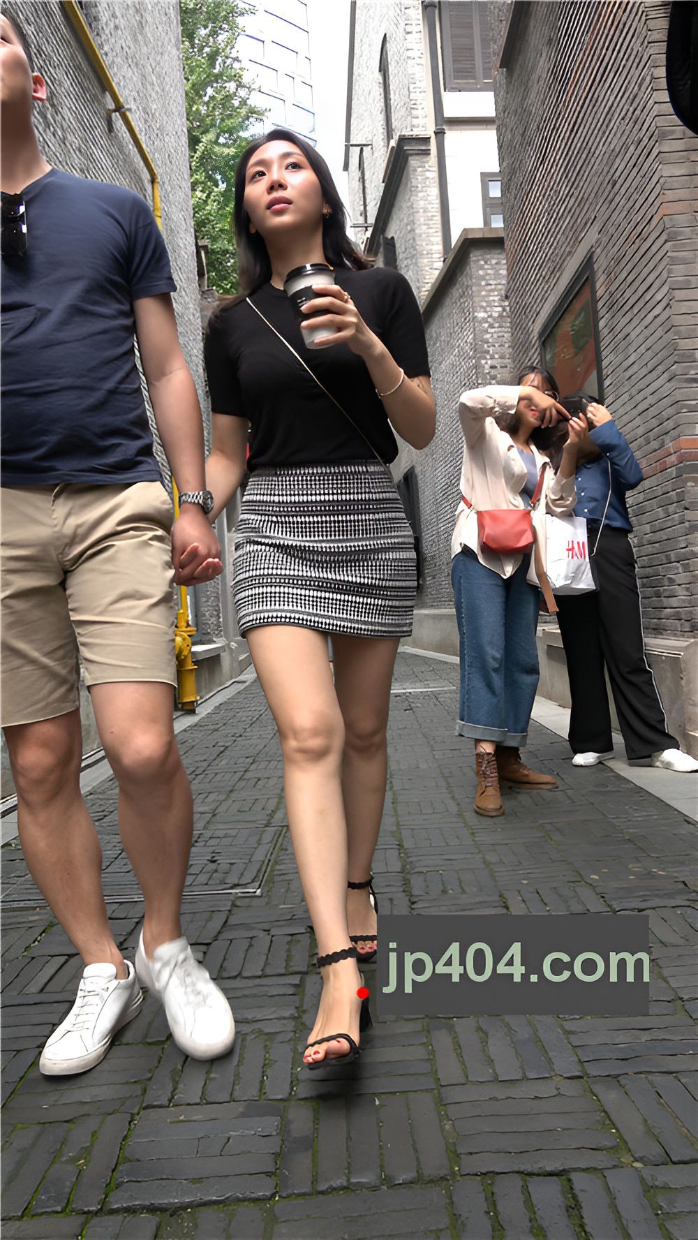 漂亮的包臀裙美女[2.08G/MP4]