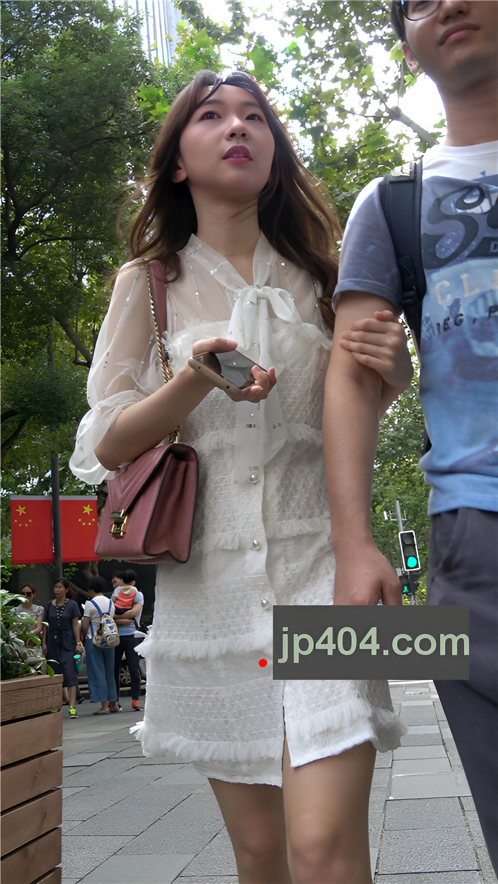 漂亮的白色连体衣小姐姐[2.09G/MP4]