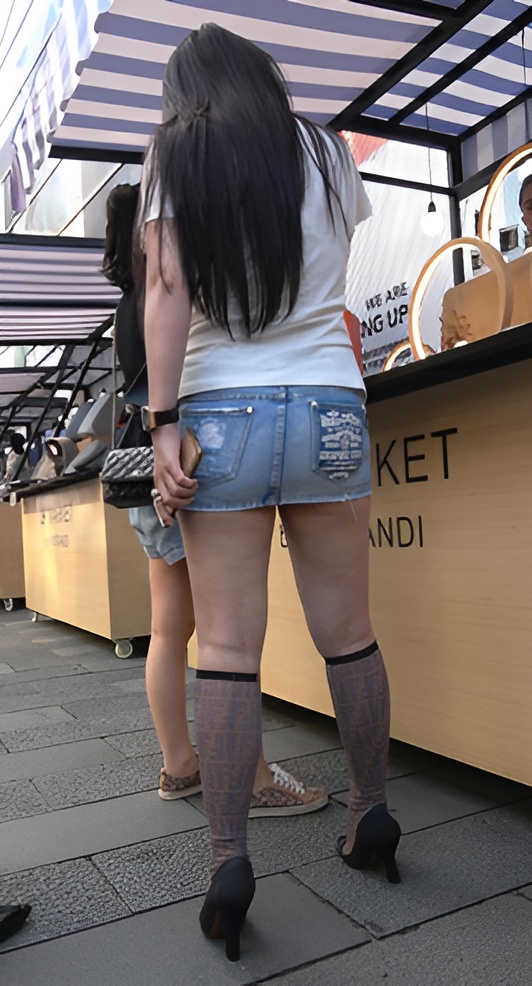 丰满牛仔裙[1.88G/MP4]