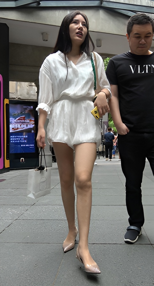 漂亮的美腿小姐姐[1.58G/MP4]